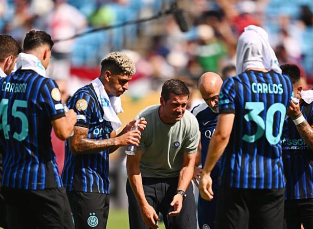 亿欧元的皇, NbbO, 里斯首开纪 亿欧元的皇, NbbO, 里斯首开纪