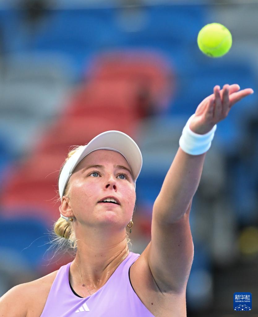 年WTA武, 八强, 保利尼对阵